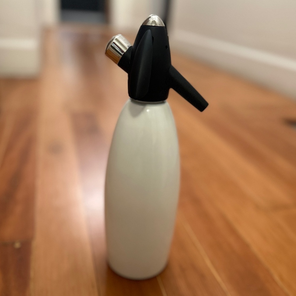 Water soda syphon, iSi brand from Austria, 1 liter size, white enamel